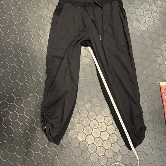 Lululemon athletic pants Size 6 - Picture 8 of 9